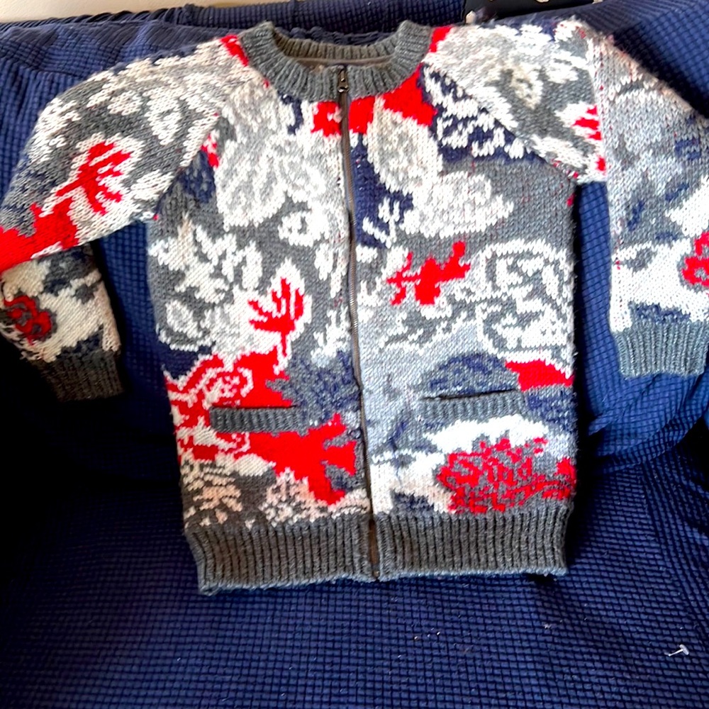 Gap Kids Heather Grey Red Floral Zip Sweater Size S (6-7). Excellent condition.